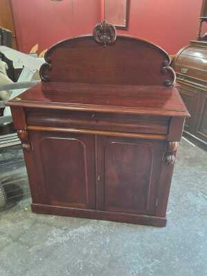 Chiffonier