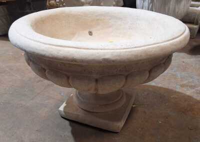 GARDEN URN