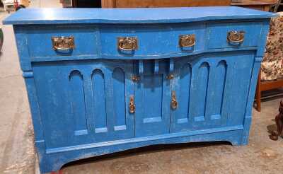 SIDEBOARD,