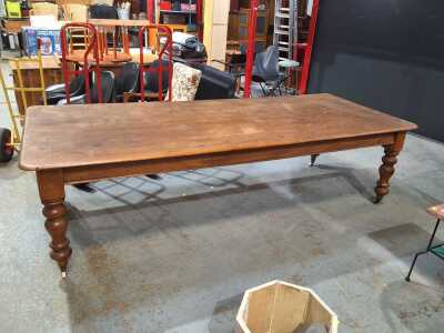 FARMHOUSE TABLE