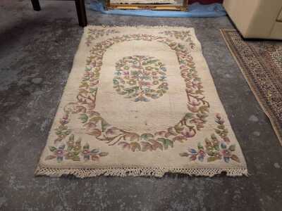 FLOOR RUG