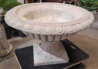 GARDEN URN