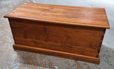 VINTAGE CHEST