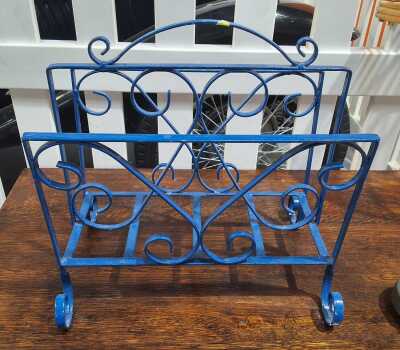 MAGAZINE RACK