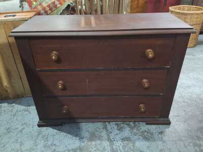 CHEST OF DRAWERS