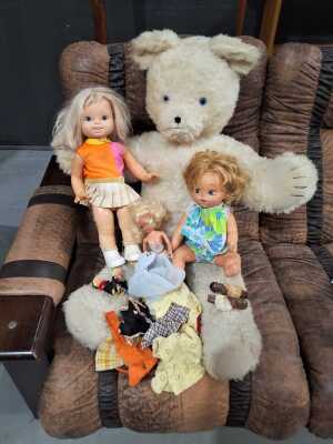 TEDDY BEAR WITH DOLLS