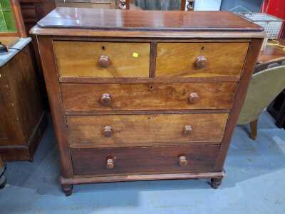 CHEST OF DRAWERS