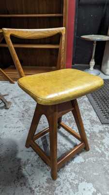 BAR STOOL