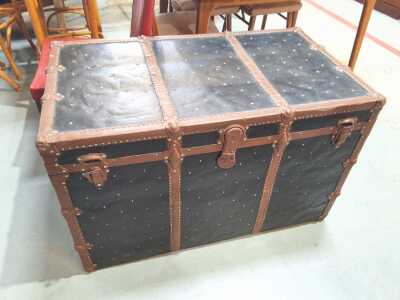 SHIPPING TRUNK