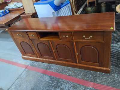 SIDEBOARD