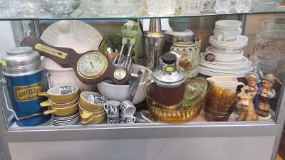 VINTAGE HOMEWARES