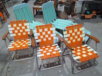 RETRO LOUNGES AND CHAIRS