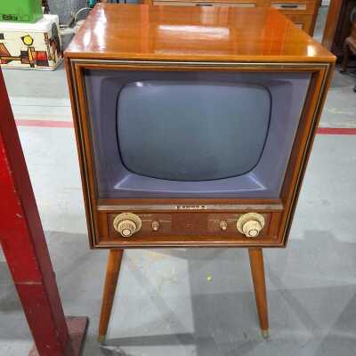 CRT TELEVISION