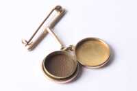 GOLD PHOTO BROOCH - 2