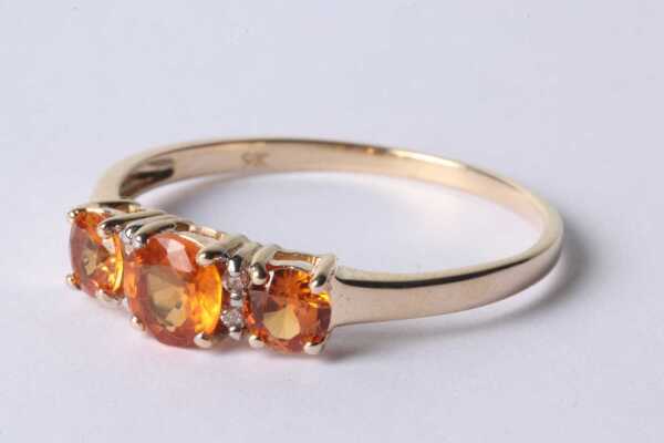 GOLD GARNET & DIAMOND RING