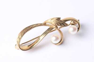GOLD BROOCH