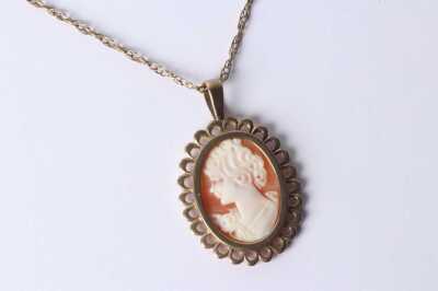 GOLD CAMEO NECKLACE