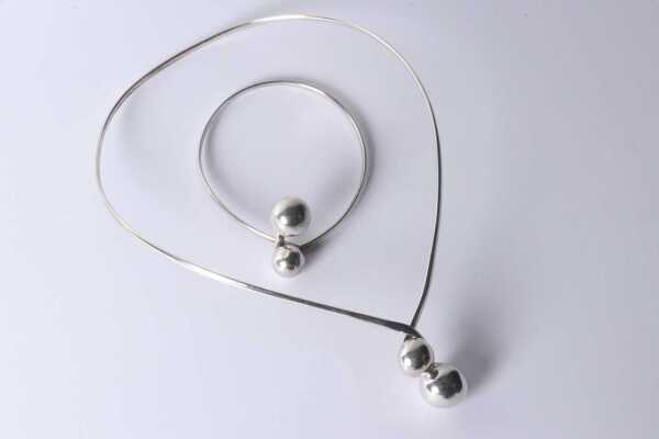 SILVER NECKLACE & BRACELET