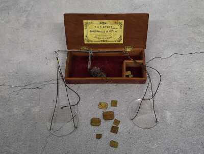 APOTHECARY SCALE