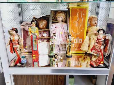 A COLLECTION OF DOLLS