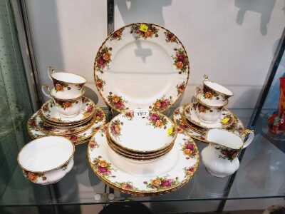 ROYAL ALBERT DINNER SERVICE