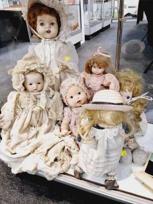 A COLLECTION OF DOLLS