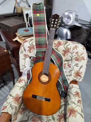 ACOUSTIC GUITAR