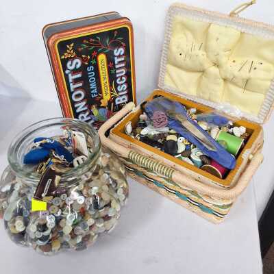 BUTTONS