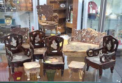 A COLLECTION OF MINIATURE FURNITURE