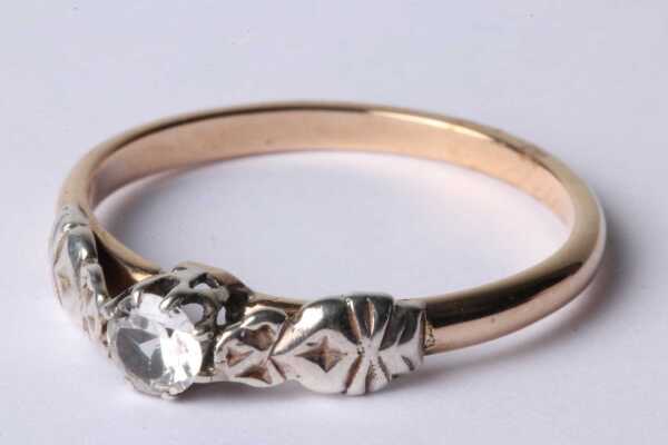 GOLD & DIAMOND RING