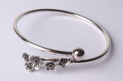 SILVER BANGLE