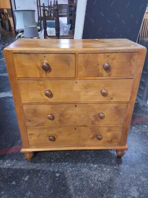 CHEST OF DRAWERS