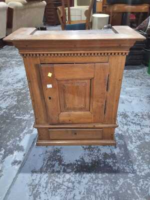 TOBACCO CABINET