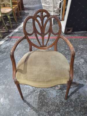 DRESSING CHAIR