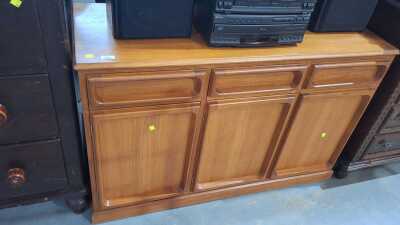 SIDEBOARD