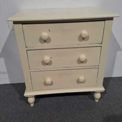 CHEST OF DRAWERS