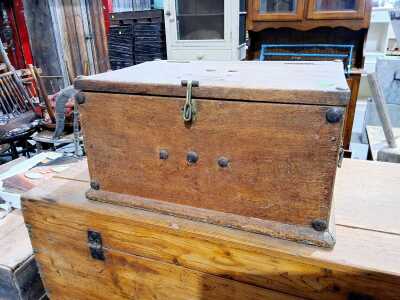 SILKY OAK CHEST