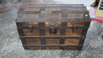 SARATOGA TRUNK