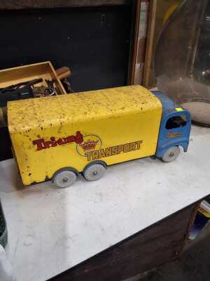 TOY TRUCK