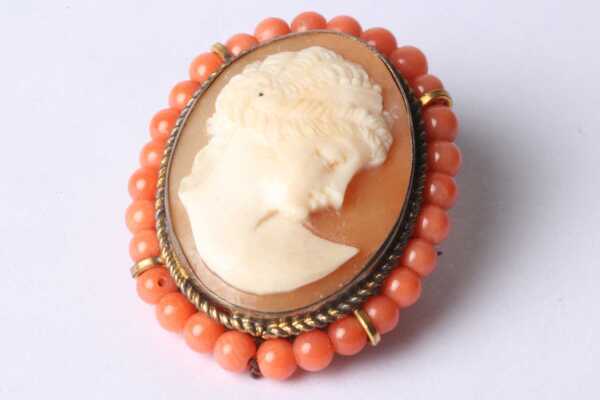 CAMEO BROOCH