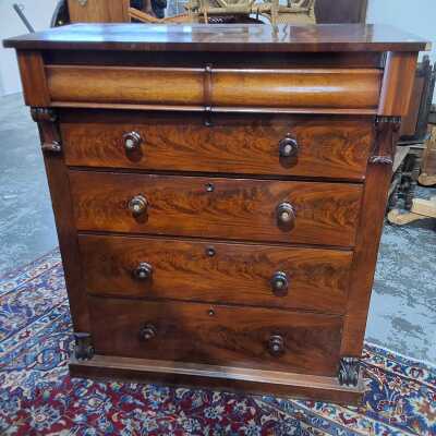 CHEST OF DRAWERS