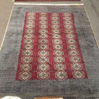 LARGE PERSIAN FLOOR RUG