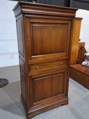 ARMOIRE