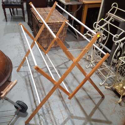 CLOTHES AIRER