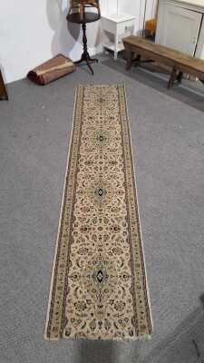 HALL RUNNER