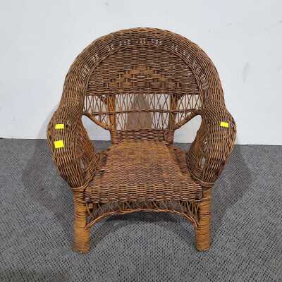 CHILDRENS CHAIR