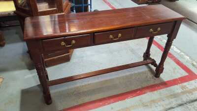 CONSOLE TABLE
