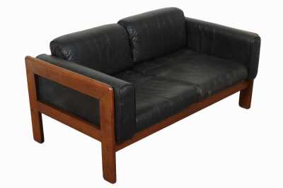 LEATHER LOUNGE