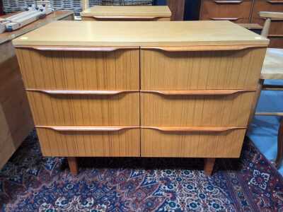 CHEST OF DRAWERS