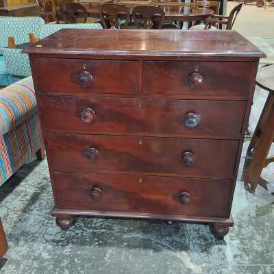 CHEST OF DRAWERS